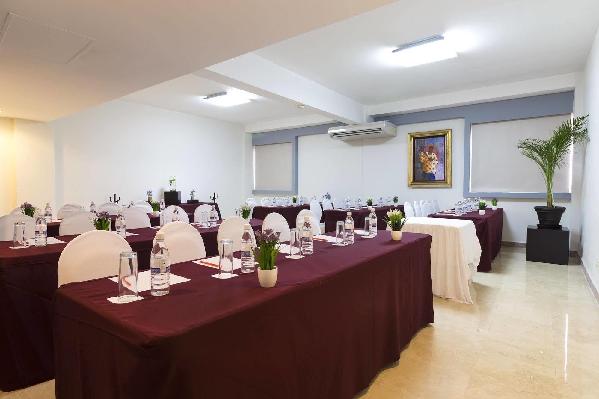 Imperio De Angeles Executive Leon Poliforum Eksteriør billede